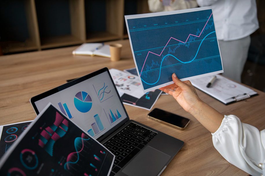 Analytics & Performance Optimization